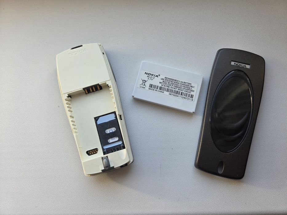 Nokia 7210 cu camera atasabila