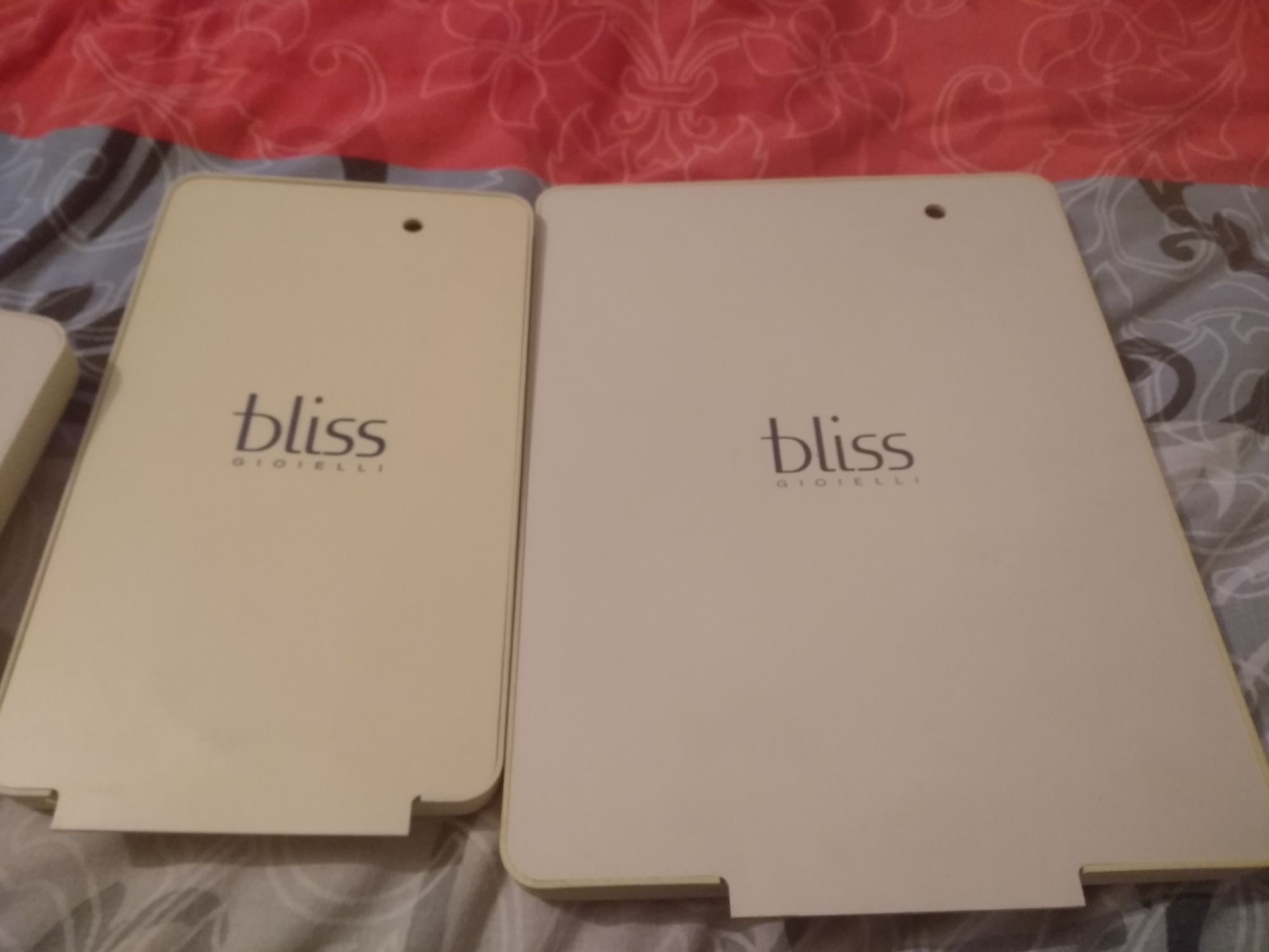 4бр рекламни табели на Бутиковата бижутерска фирма "Bliss"