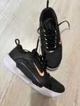 Adidasi Nike negri
