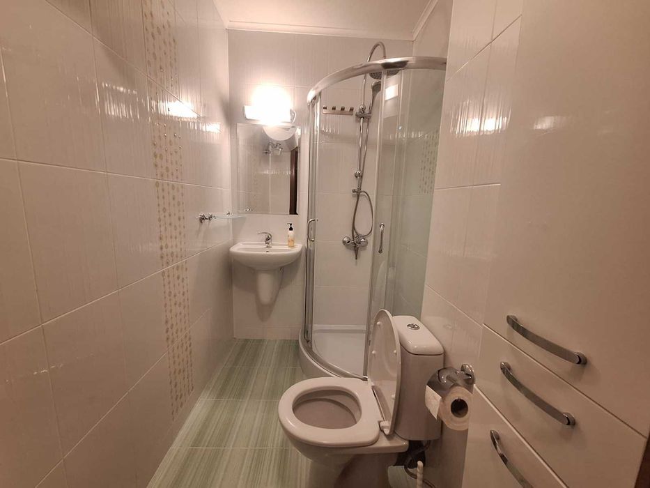 Двустаен апартамент с две паркоместа в кв. Остромила от собственик