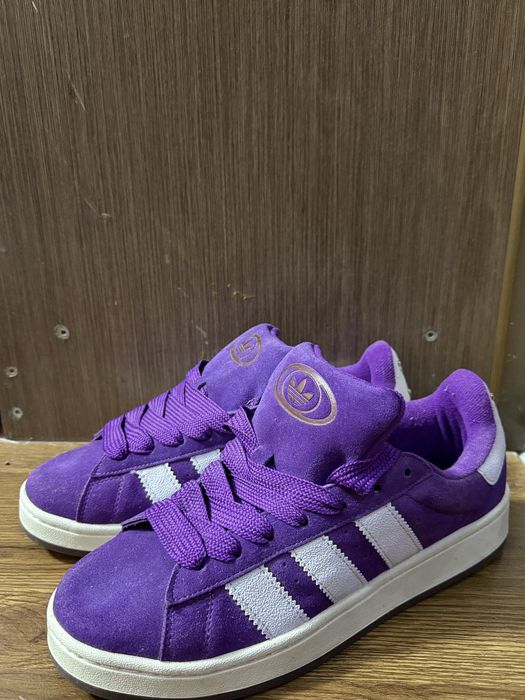 Кроссовка adidas новый замшовый