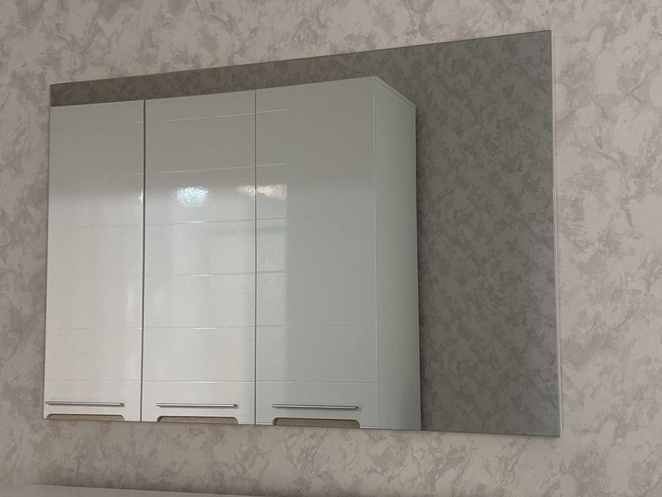 Комод с зерколом