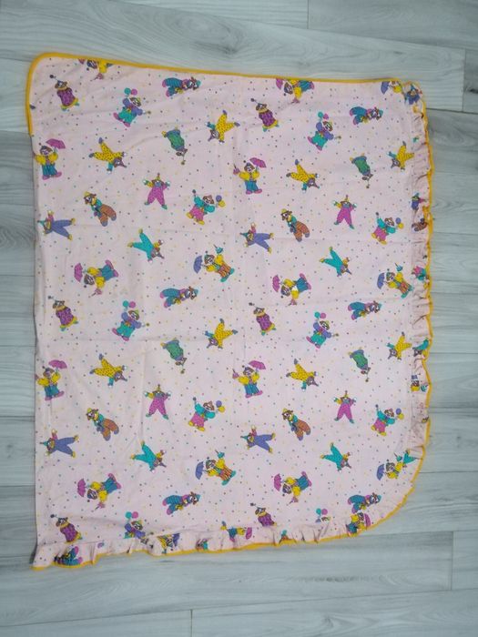 Cearsaf lenjerie de pat model clovni roz pentru fetite.