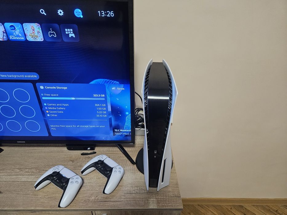 PlayStation 5 + 2 оригинални контролера | Като нов | В гаранция!