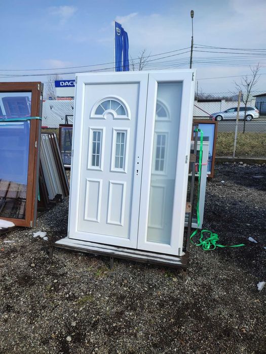 Uși pvc cu panel decorativ