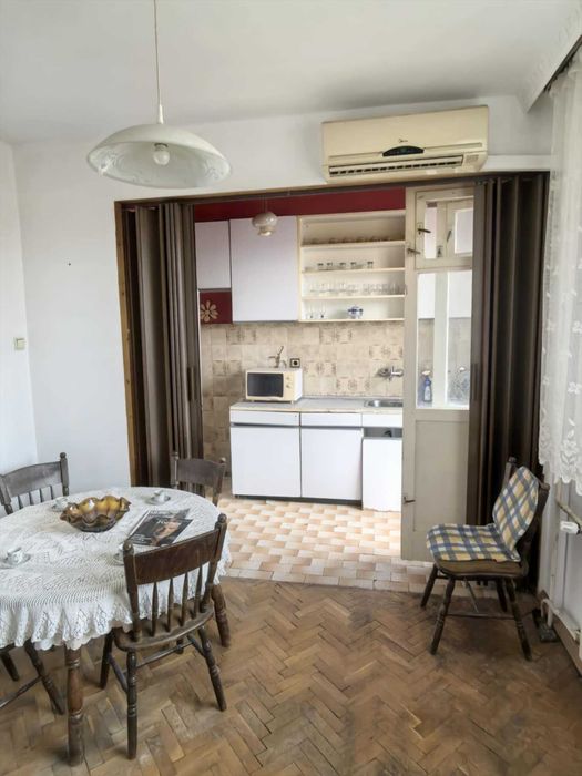 широк център -  тристаен