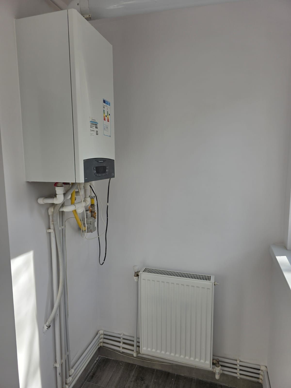 Apartament 2 camere,decomandat,complet renovat,centrala proprie