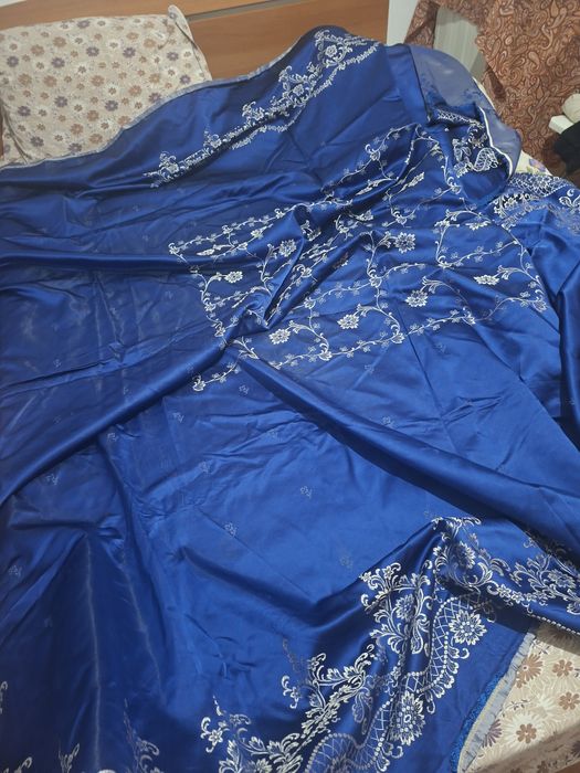 vând lenjerie foarte vechie