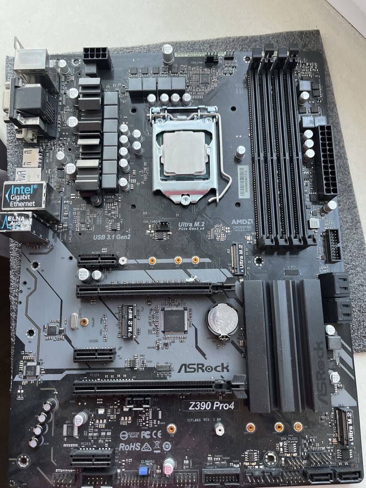 Продам материнскую плату AsRock z370 pro4