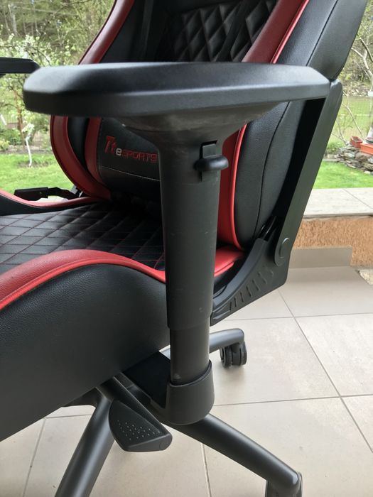 Vand scaun gaming Tt eSPORTS by Thermaltake GT Fit