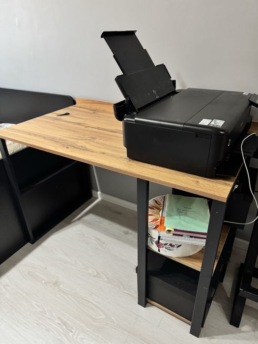 Рабочий стол, стул