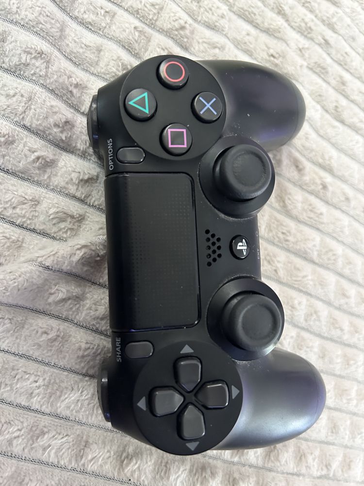 Ps 4 с много игри и два джойстика