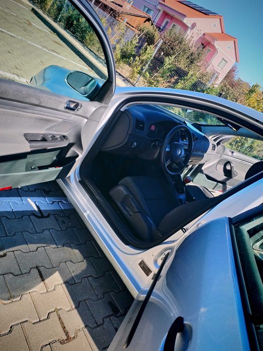 Vând golf 5 .1,4 benzina