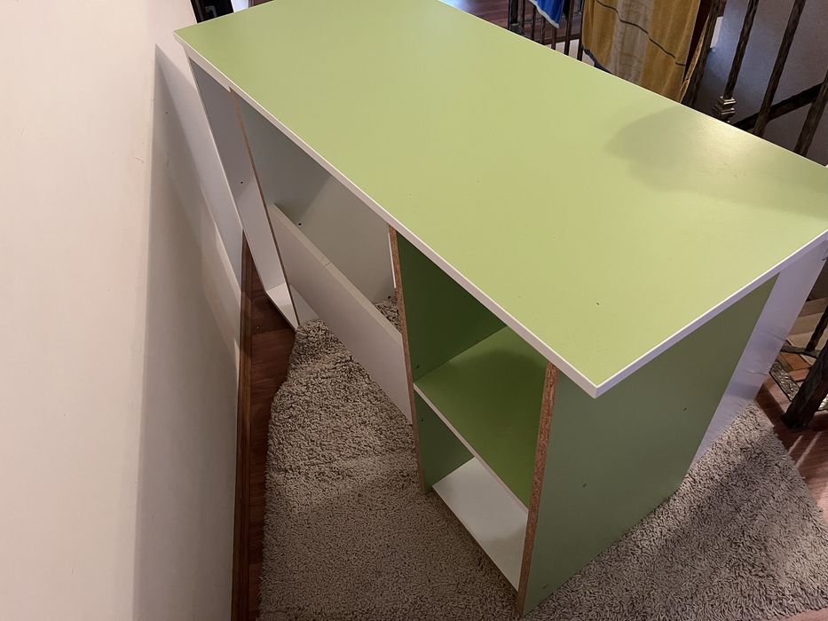 Masa birou verde-alb