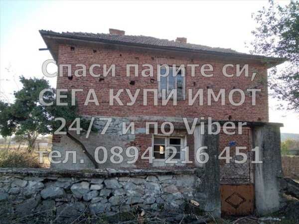 код 61711. Двуетажна тухлена къща 25м2 с двор 700м2