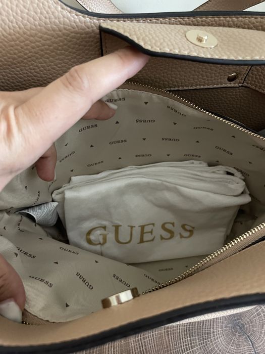 Дамска чанта Guess