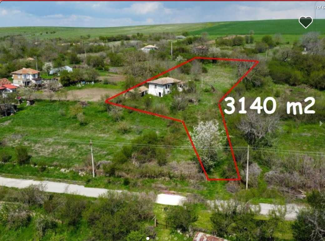 Продава стара къща с 3140 м2 двор в с. Войводино
