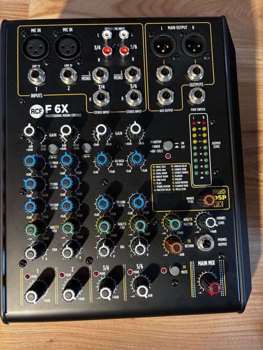 Mixer RCF F6X de vânzare + husă cadou!