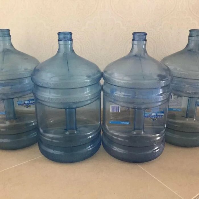 4 штуки есть 19 литровые бутылки