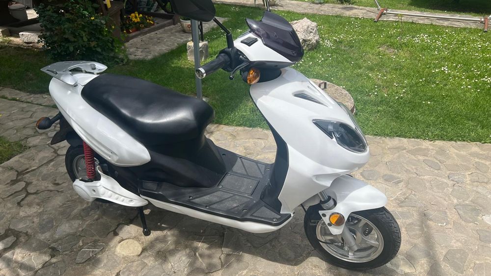 Scutere electrice noi