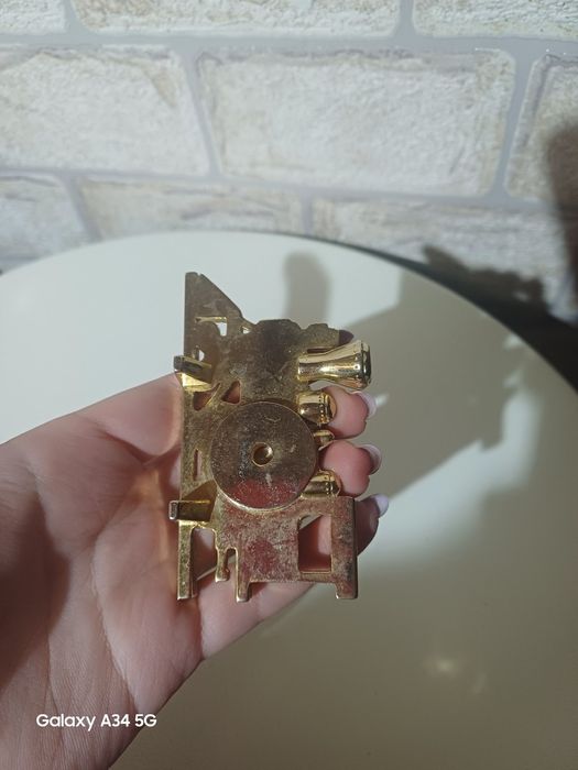 Метален часовник влак