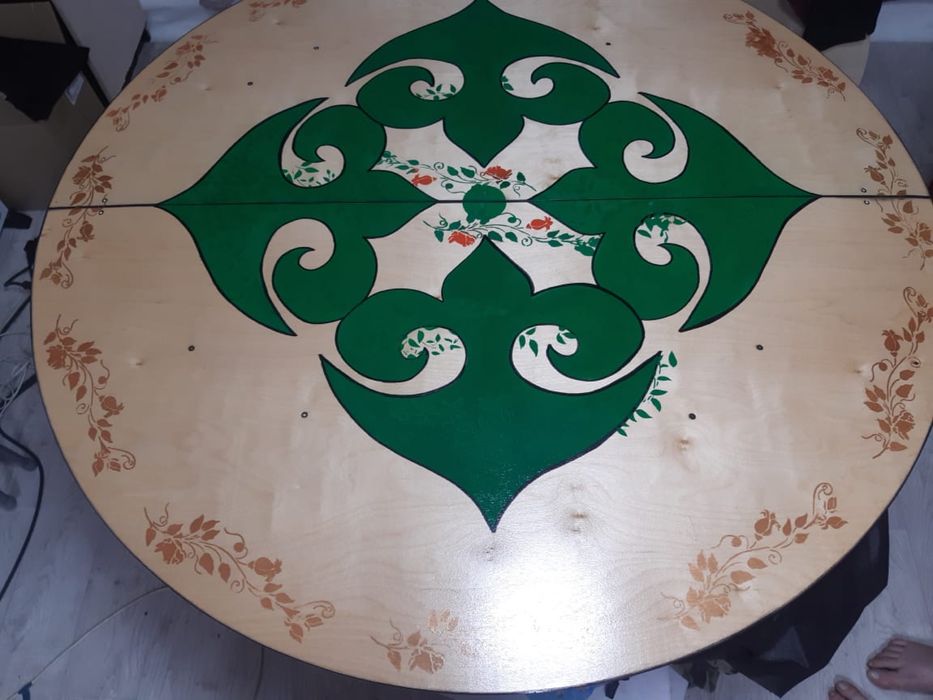 Казахский круглый складной стол