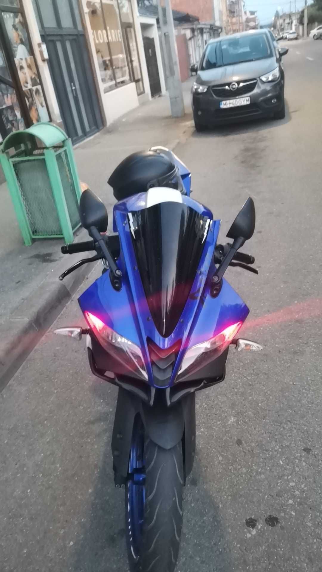Vând yamaha yzf r125 2016