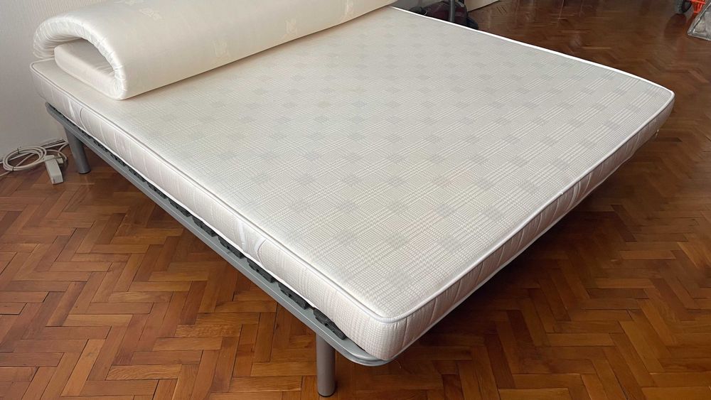 Спалня 180/200 (подматрачна рамка с крака + матрак + топ матрак)