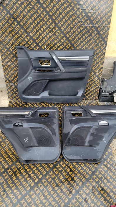 Обшивка двери Паджеро 3