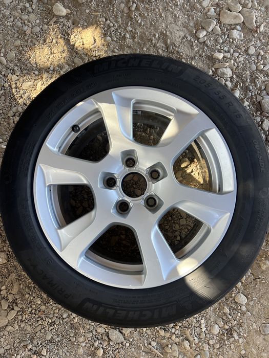Vand jante cu tot cu cauciuri Micheline R16