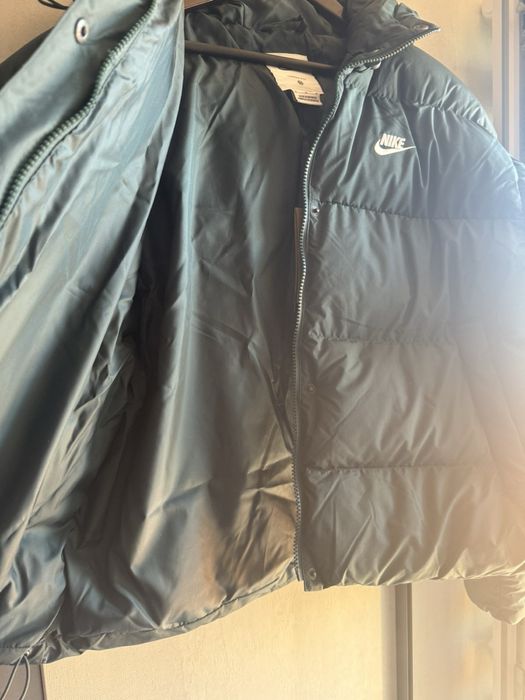 Дамско яке, Nike