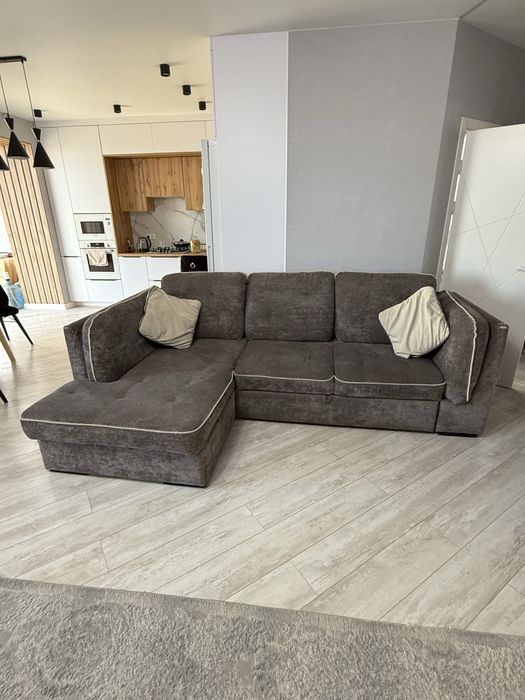 Продам диван верх нужно заменить , пользовались 2 года .