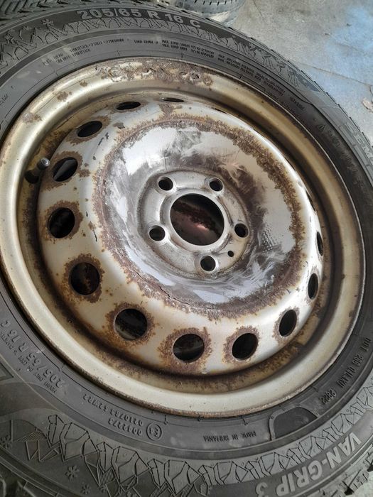 Продава джанти с гуми 205 65 16С за Опел Виваро,Рено Трафик,Нисан