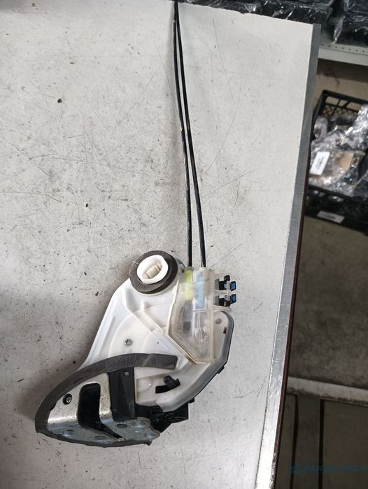 Broasca usa stanga spate TOYOTA COROLLA 1.3 i 2015