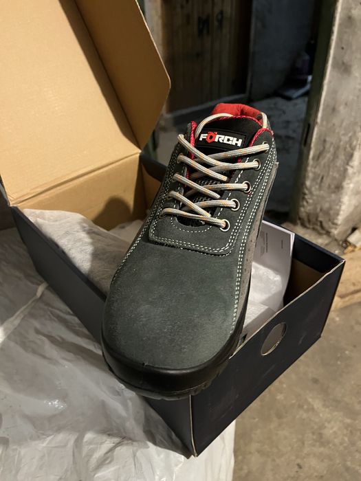 Работни обувки Диадора Форш и двата чифта са с бомбета и са 43 номер