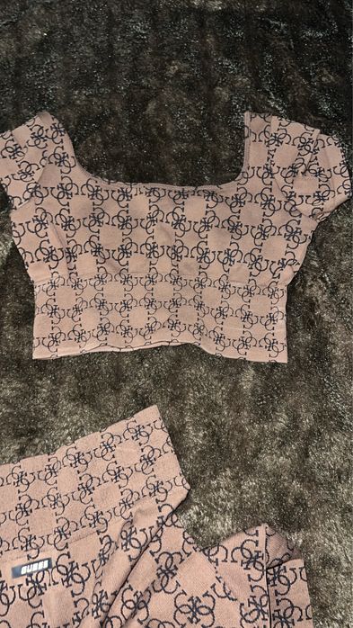 Оригинален екип на Guess