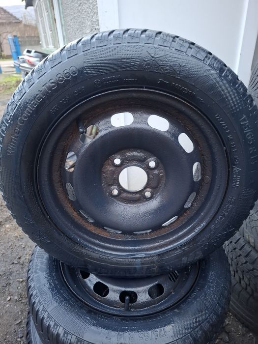 Vand set 4 roti R 14 ford fiesta au anvelope 175 65 14 iarna bune