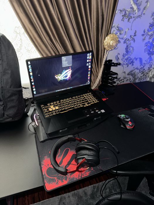 Игровой ноутбук +стол+кресло
