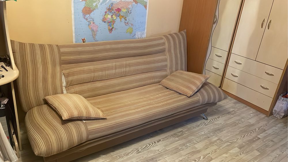Продам диван с двумя креслами