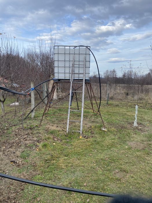 Vand doua bazine curate de 1000 l cu suporturi