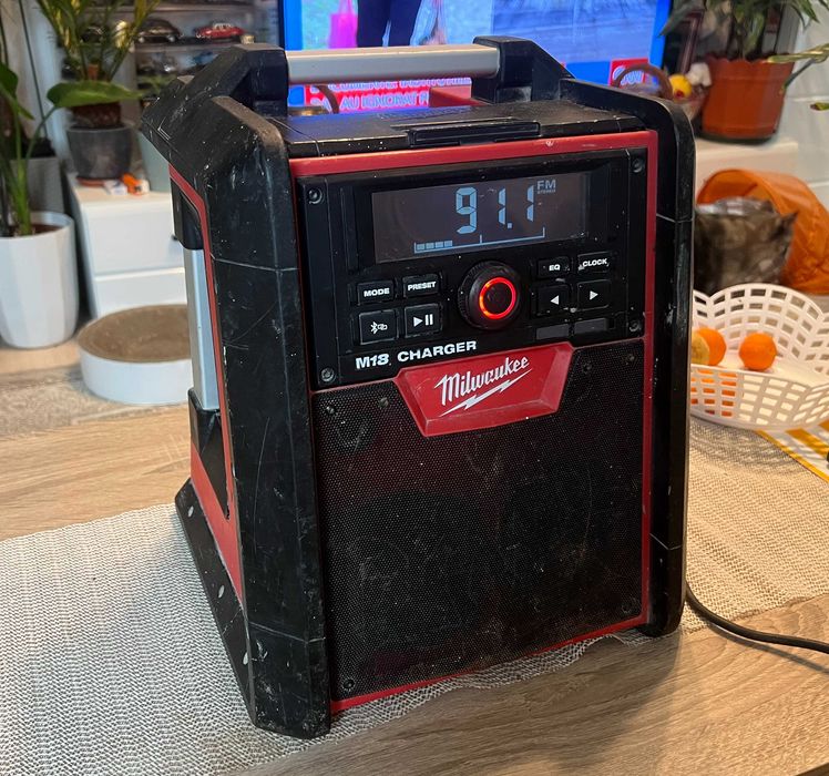 Milwaukee M18 RC radio charger santier 18V auditie puternica