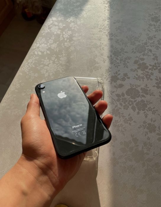Продам Iphone XR в отличном состояний
