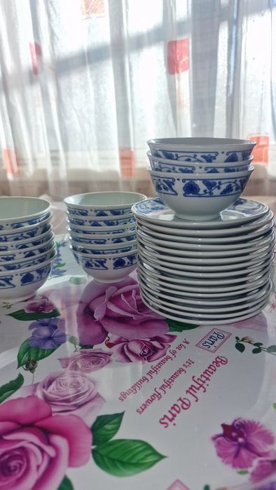 Пиялки с тарелками