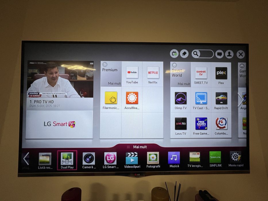 Smart tv 3d  Lg. 55 inchi alb