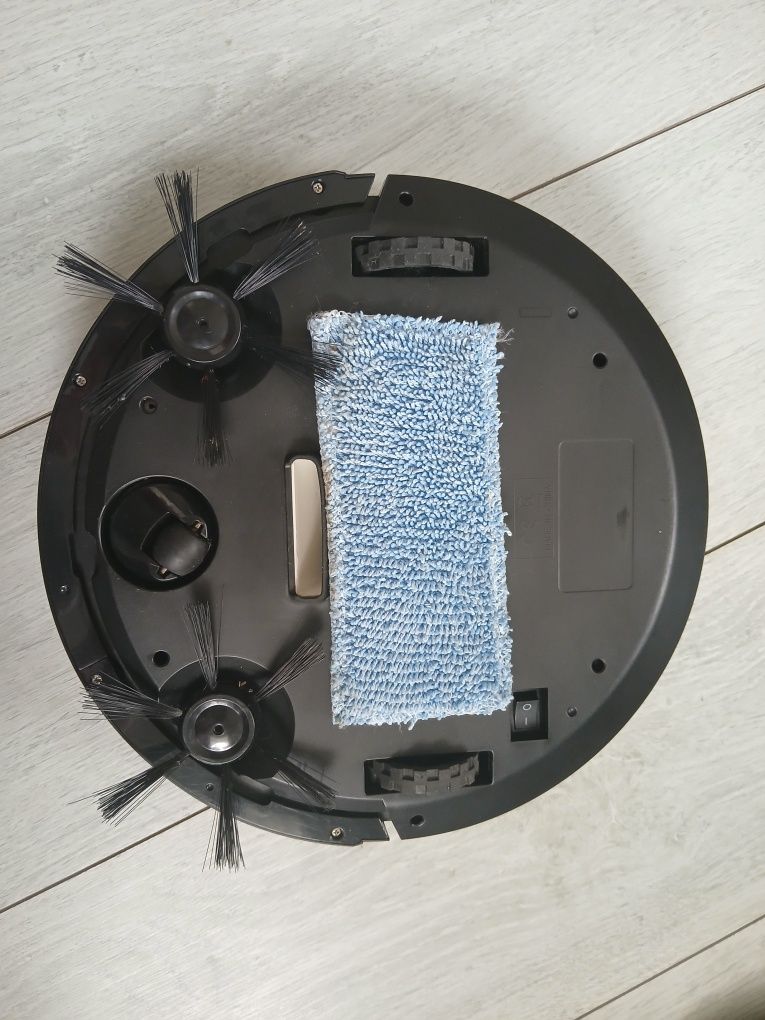Vând aspirator robot