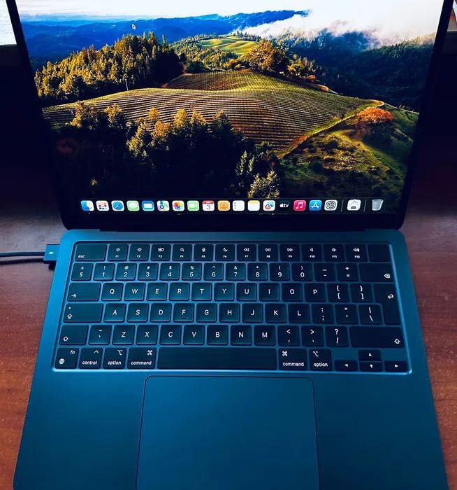 Macbook Apple M2, 512GB SSD, 8-core CPU, 10-core GPU