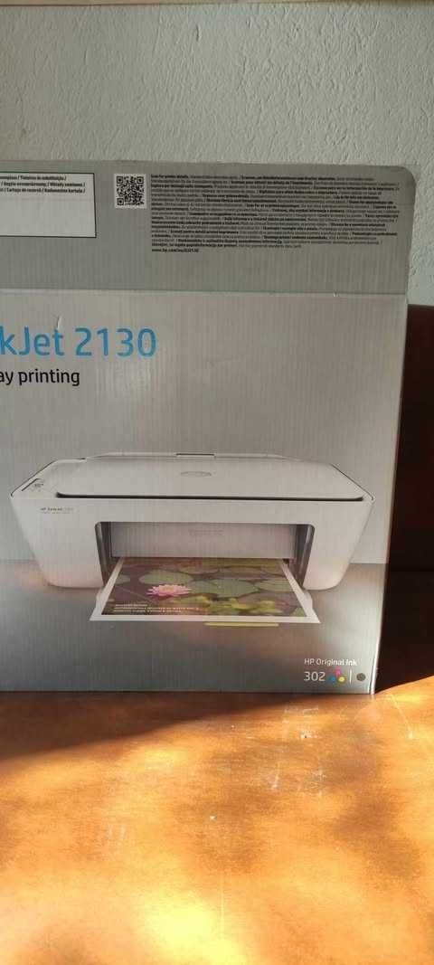 Цветен принтер, скенер и ксерокс HP Deskjet 2130 All-in-one Series