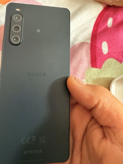 Vand doua telefonae noi