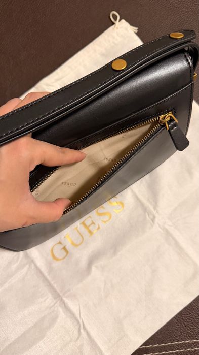 Guess Hensely G черна