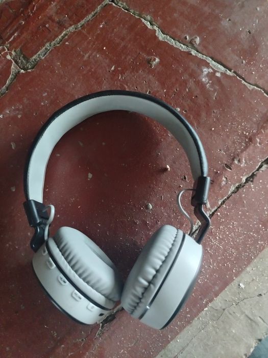 Buluth quloqchin (naushnik)